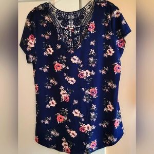 No Boundaries cap sleeve top